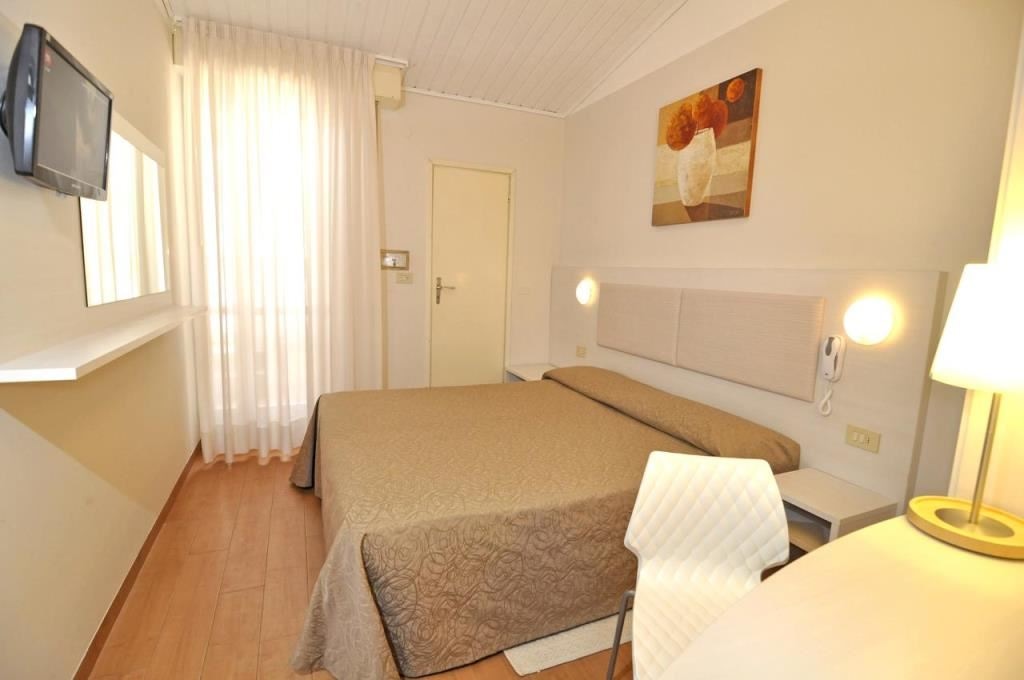 rooms-comfort-lateral-sea-view-with-balcony