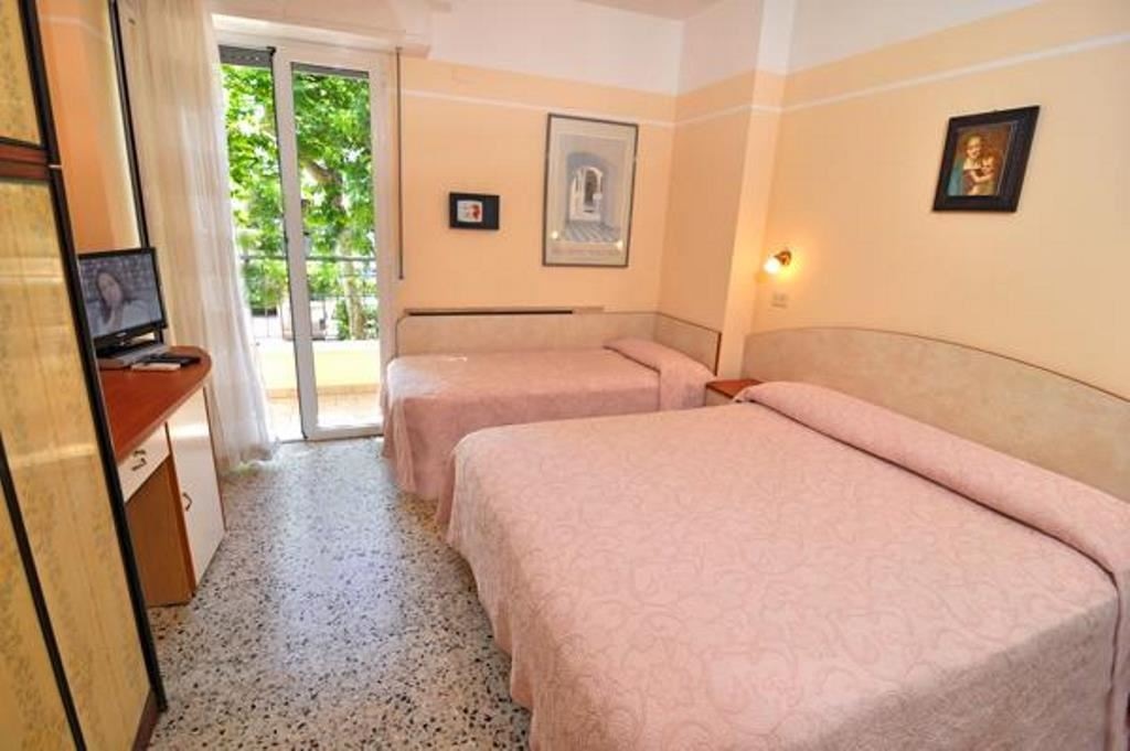 rooms-comfort-lateral-sea-view-with-balcony