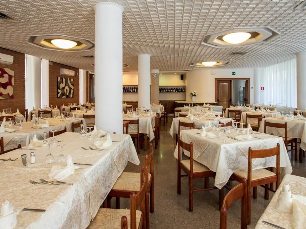 restaurants-restaurant