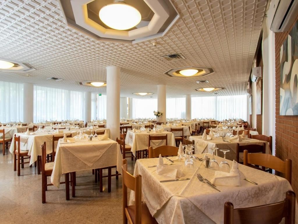 restaurants-restaurant