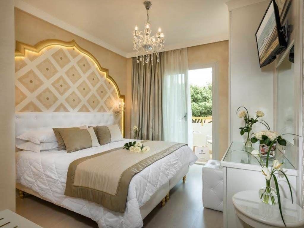 rooms-family-deluxe-room-front-sea-view