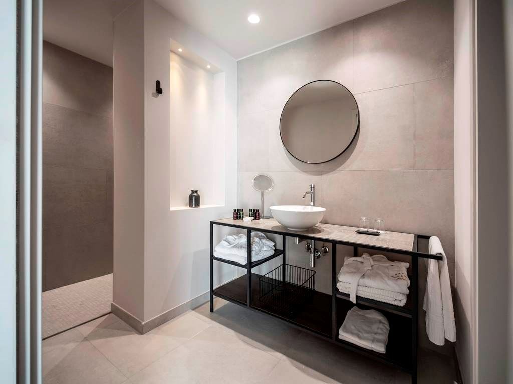 rooms-family-deluxe-room-front-sea-view