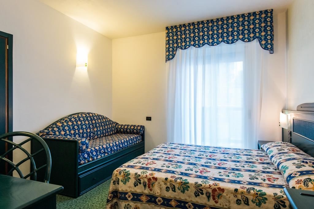 rooms-standard-room-with-balcony