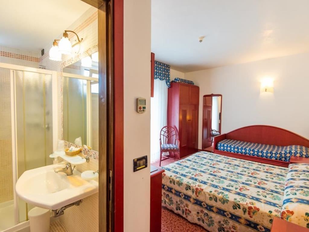 rooms-standard-room-with-balcony