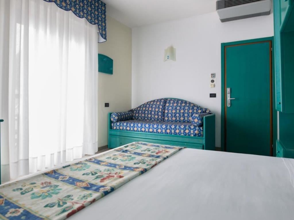 rooms-standard-room-with-balcony