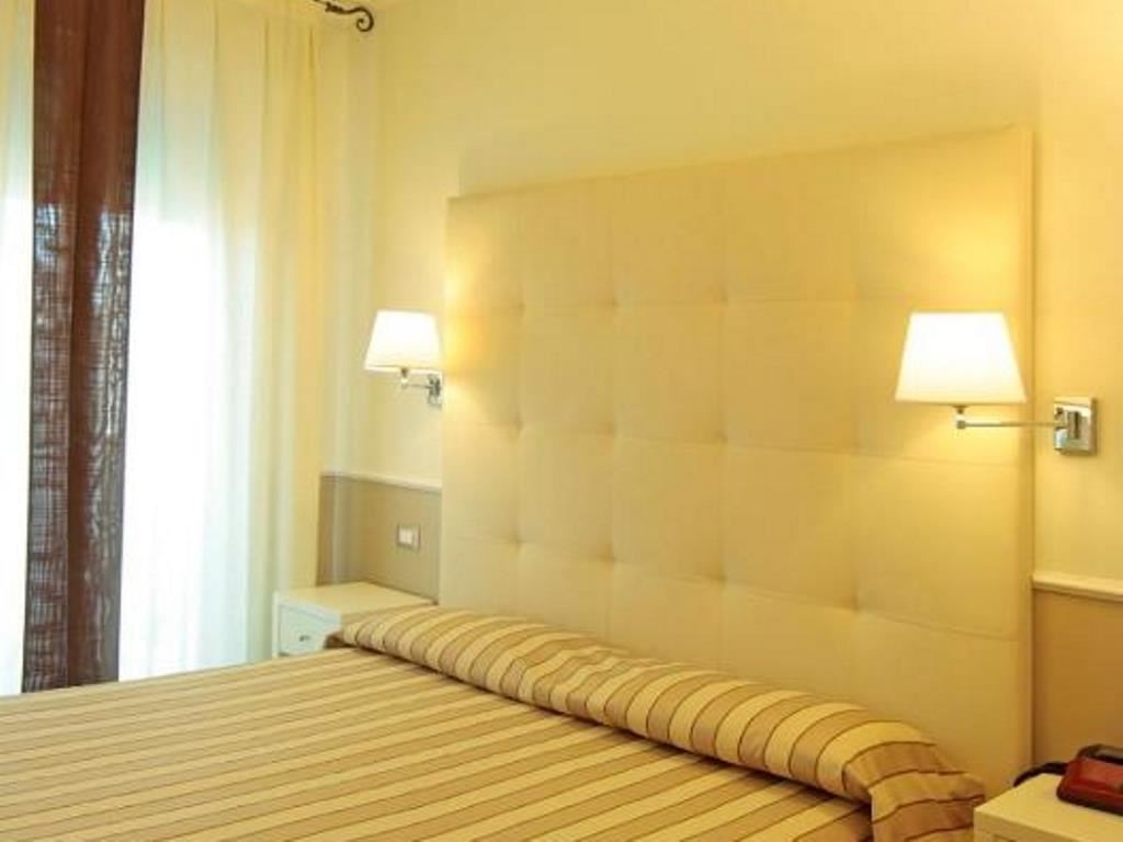 rooms-single-room-with-balcony