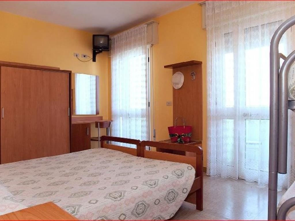 rooms-standard-room-with-balcony-4-pax
