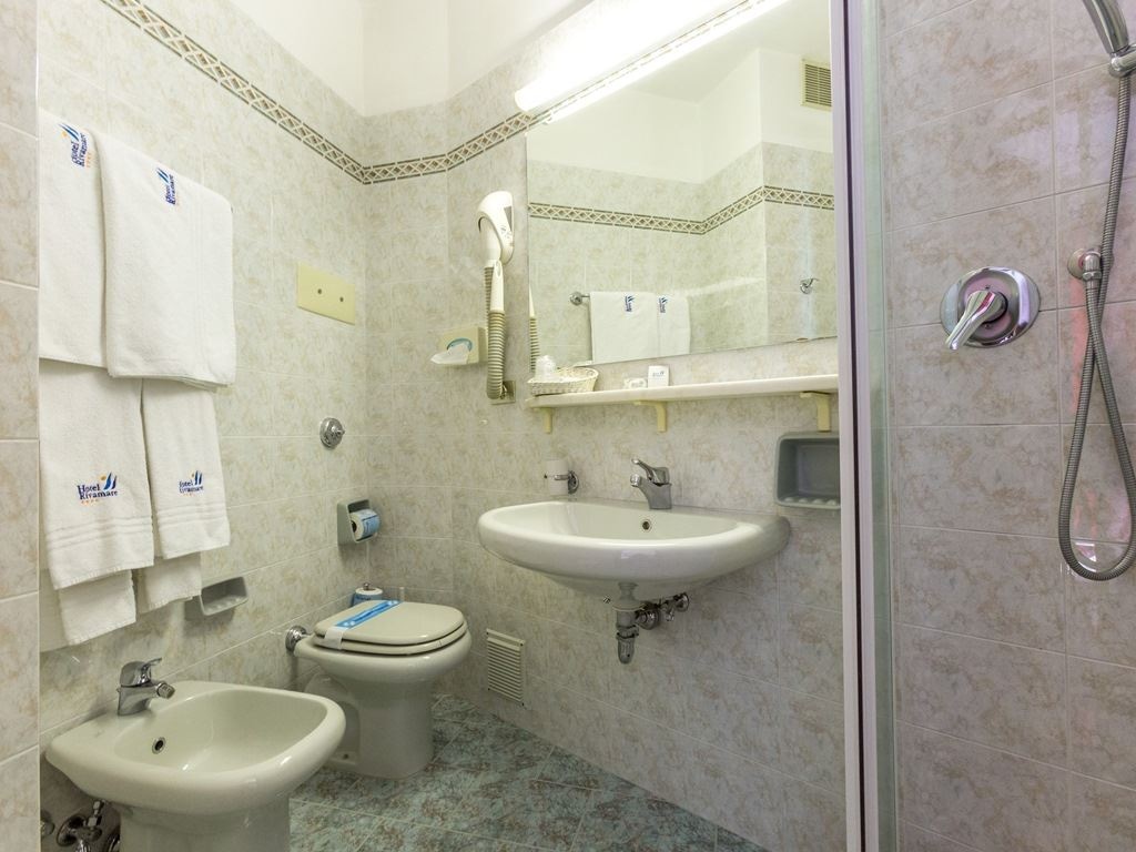 rooms-adriatica-room-side-sea-view