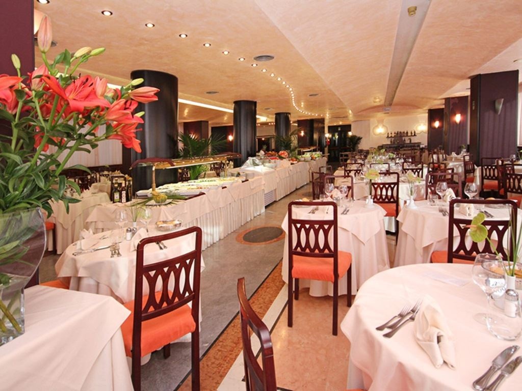 restaurants-restaurant