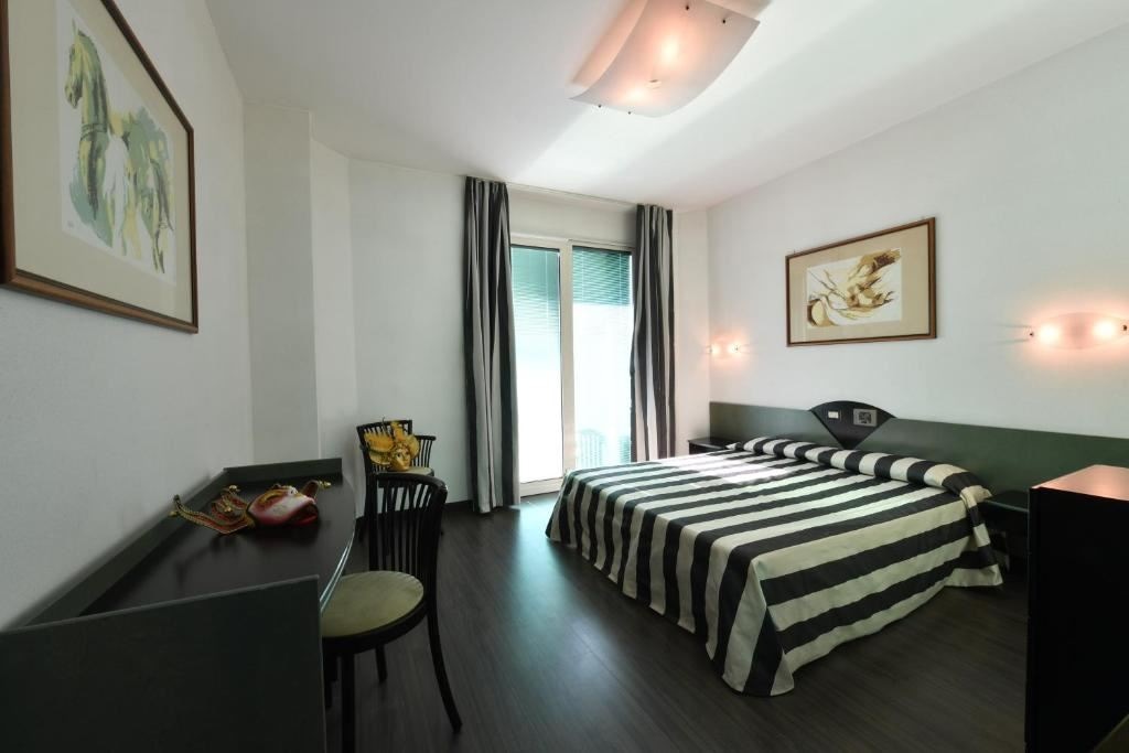 rooms-standard-room-balcony