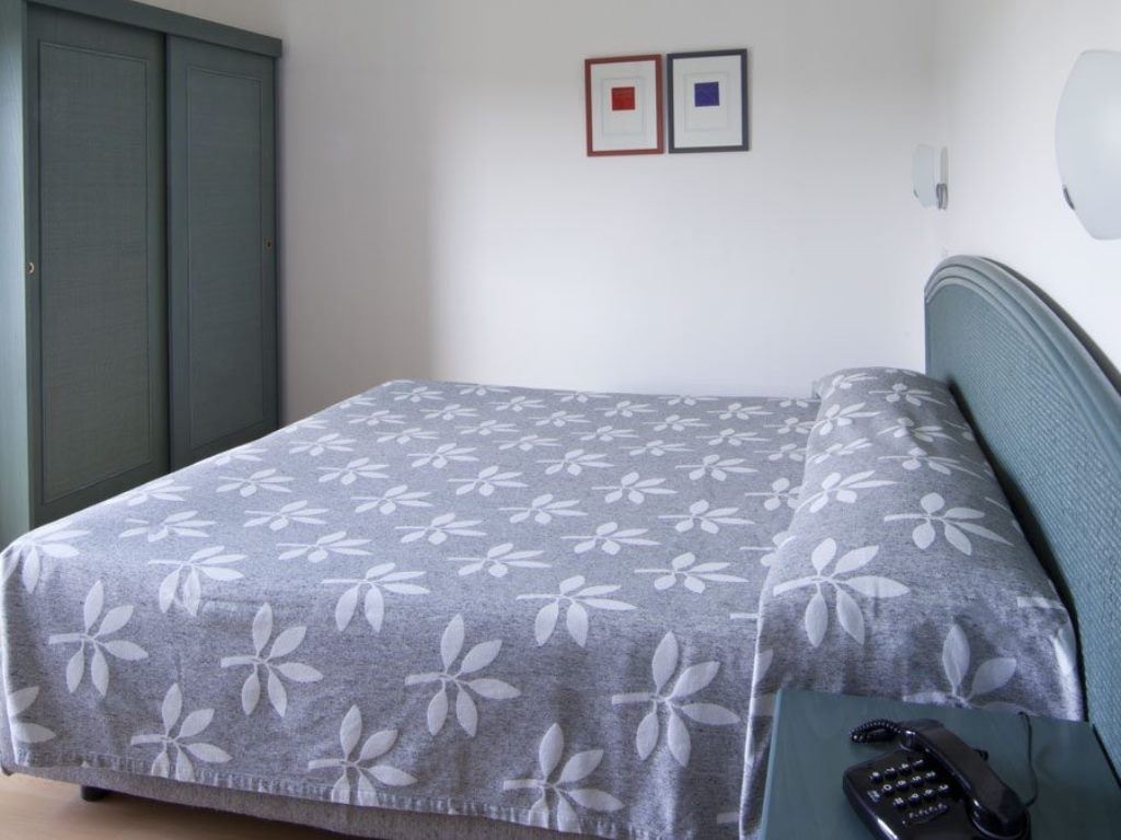 rooms-standard-room-balcony