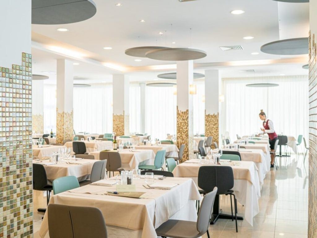 restaurants-restaurant