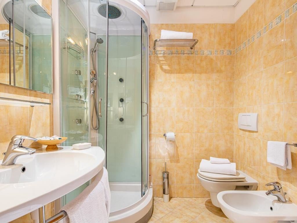 rooms-classic-room-balcony