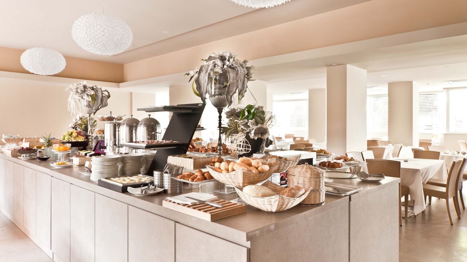 restaurants-restaurant