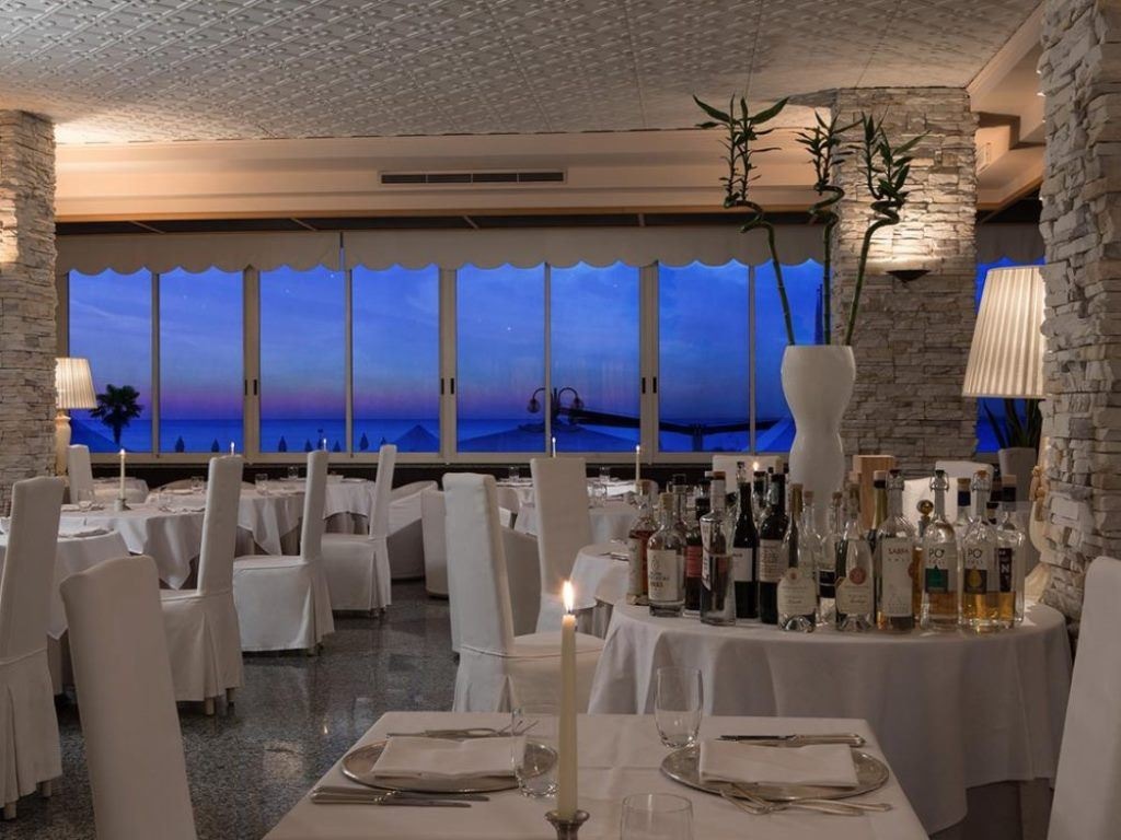 restaurants-restaurant