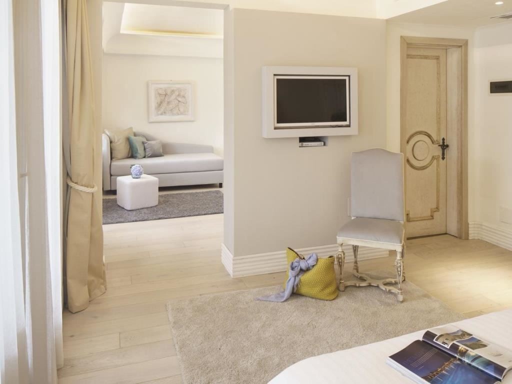 rooms-junior-suite-frontal-sea-view-with-balcony-or-terrace