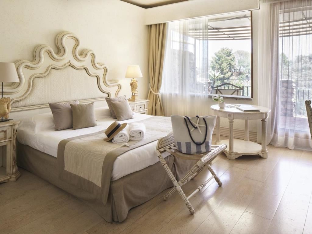 rooms-junior-suite-frontal-sea-view-with-balcony-or-terrace