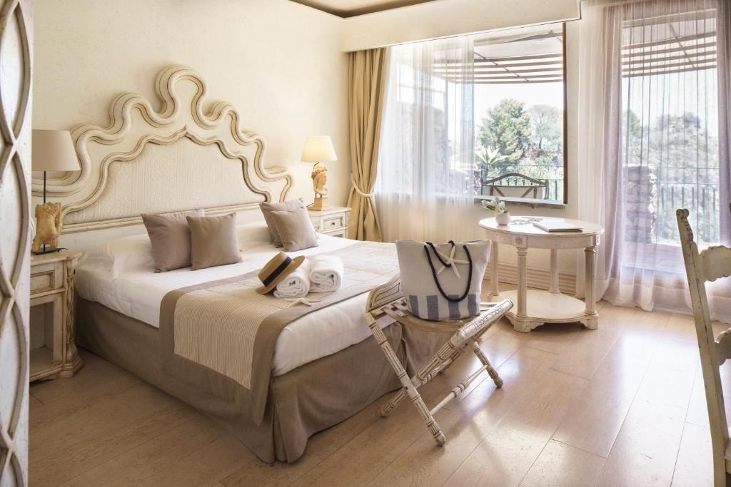 rooms-suite-frontal-sea-view-with-balcony-or-terrace