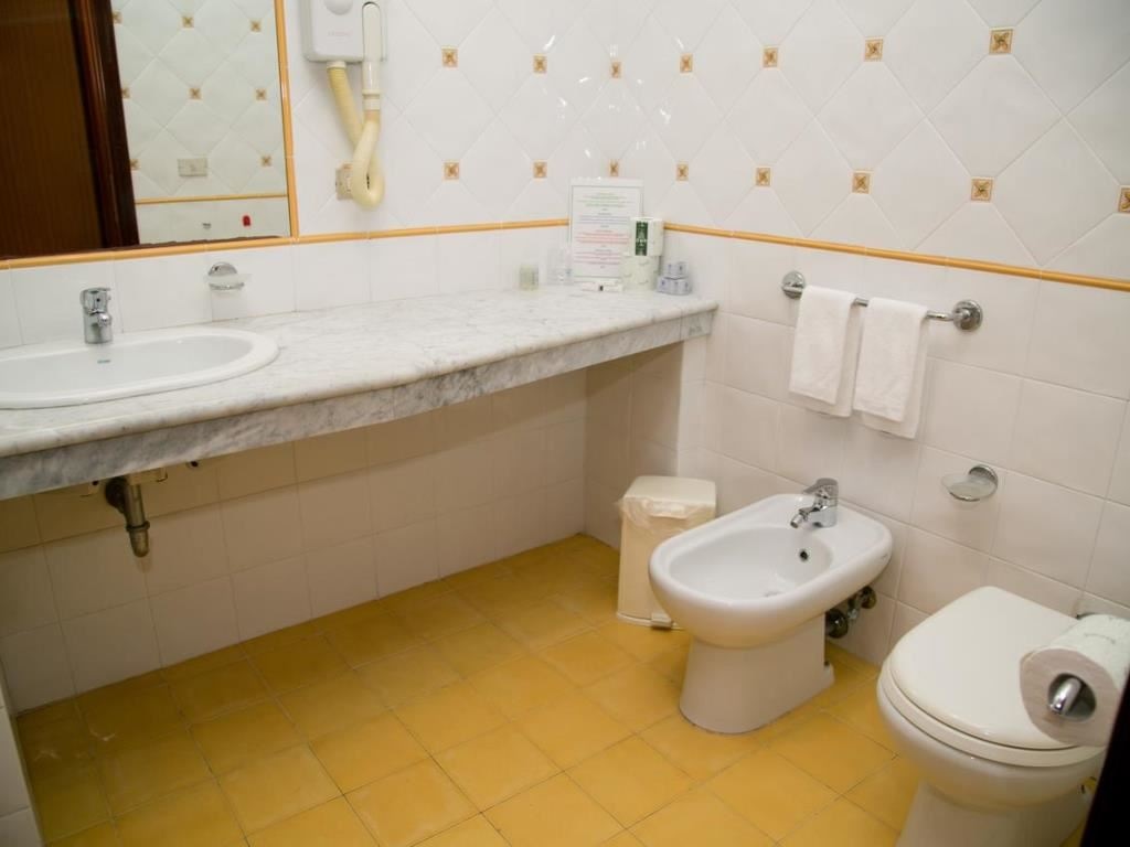 rooms-frontal-sea-view-room-with-balcony