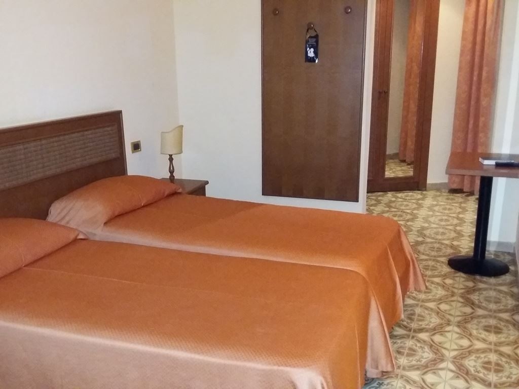 rooms-standard-room-garden-view