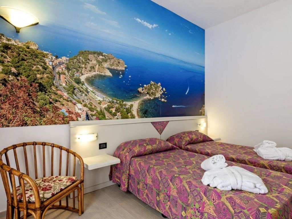 rooms-balcony-room-lateral-sea-view