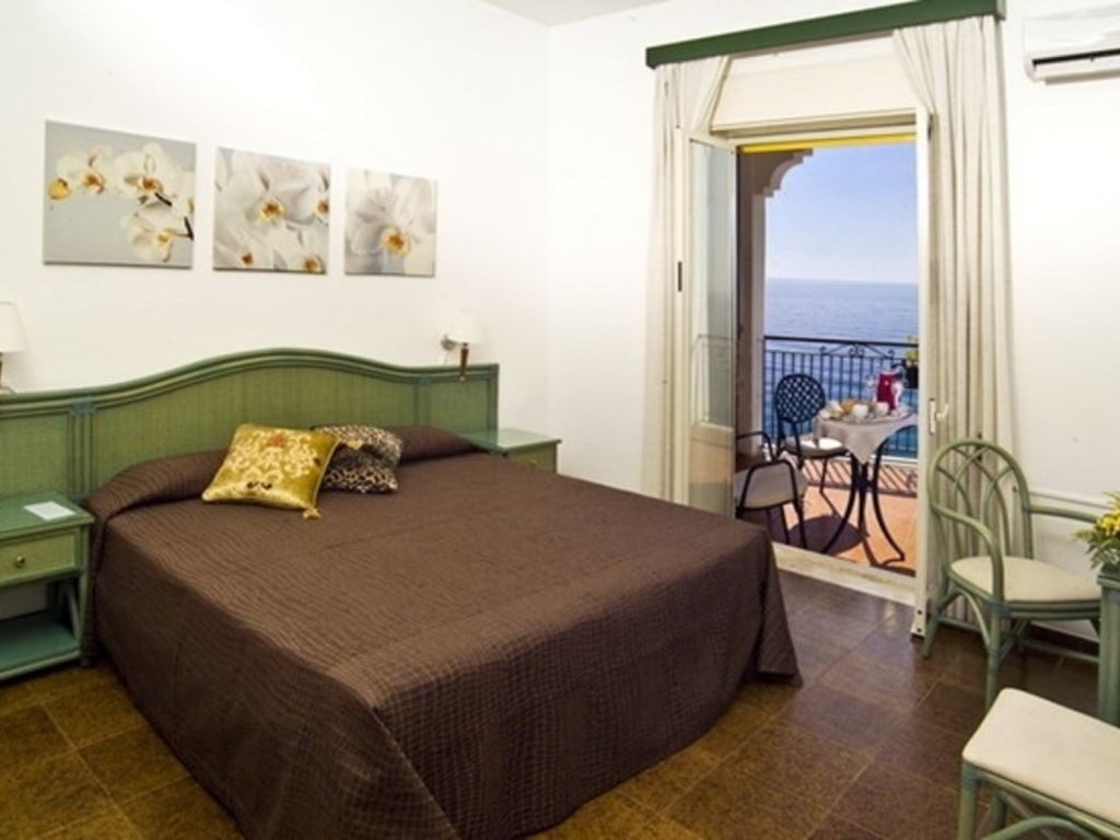 rooms-sea-view-room-with-balcony-or-terrace