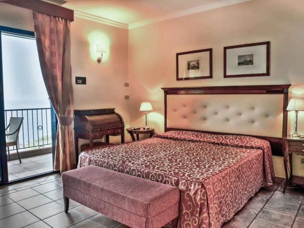 rooms-superior-room-with-balcony-or-terrace-sea-view