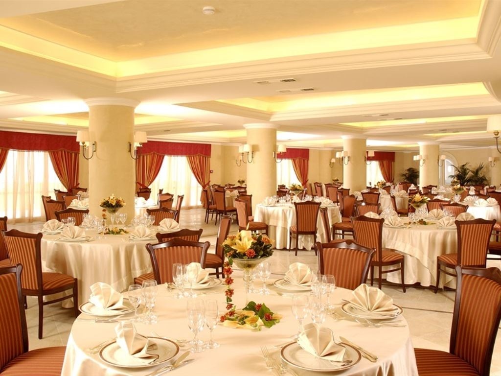 restaurants-restaurant