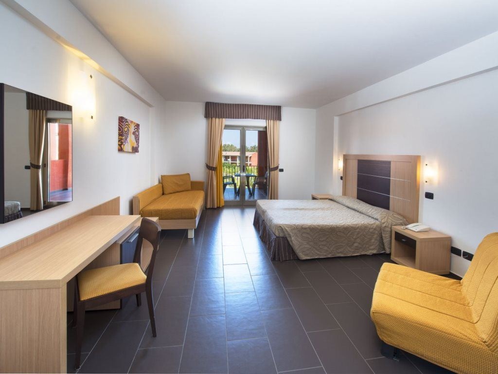 rooms-family-garden-view-with-balcony-or-terrace-6-pax