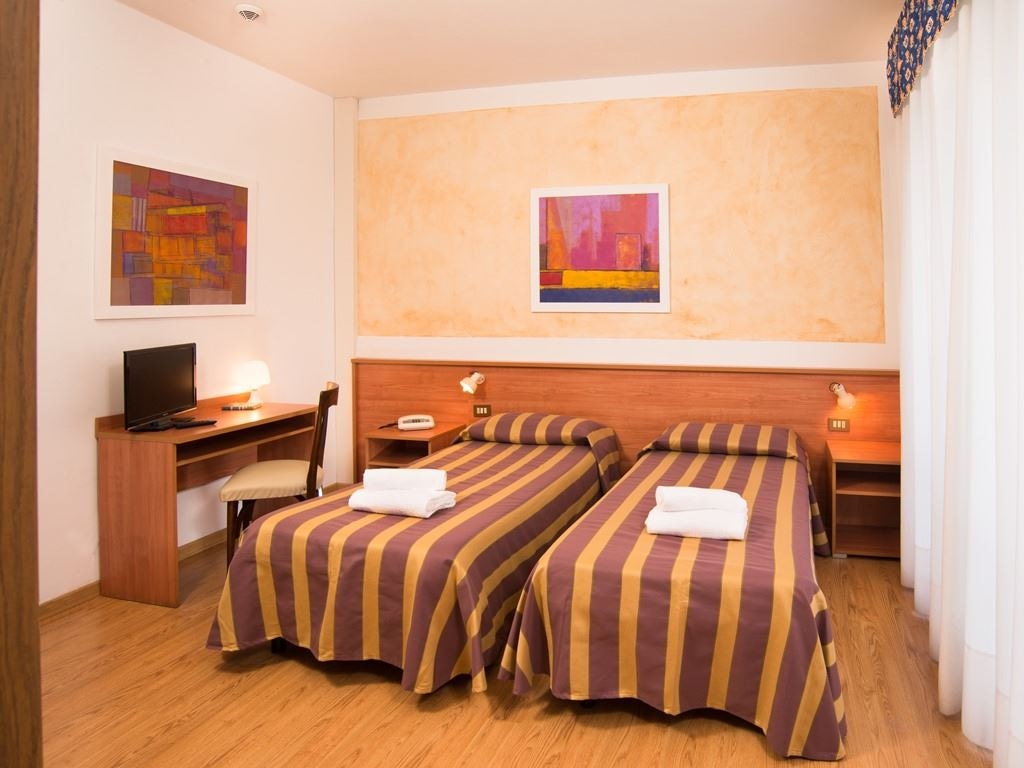 rooms-standard-room-balcony