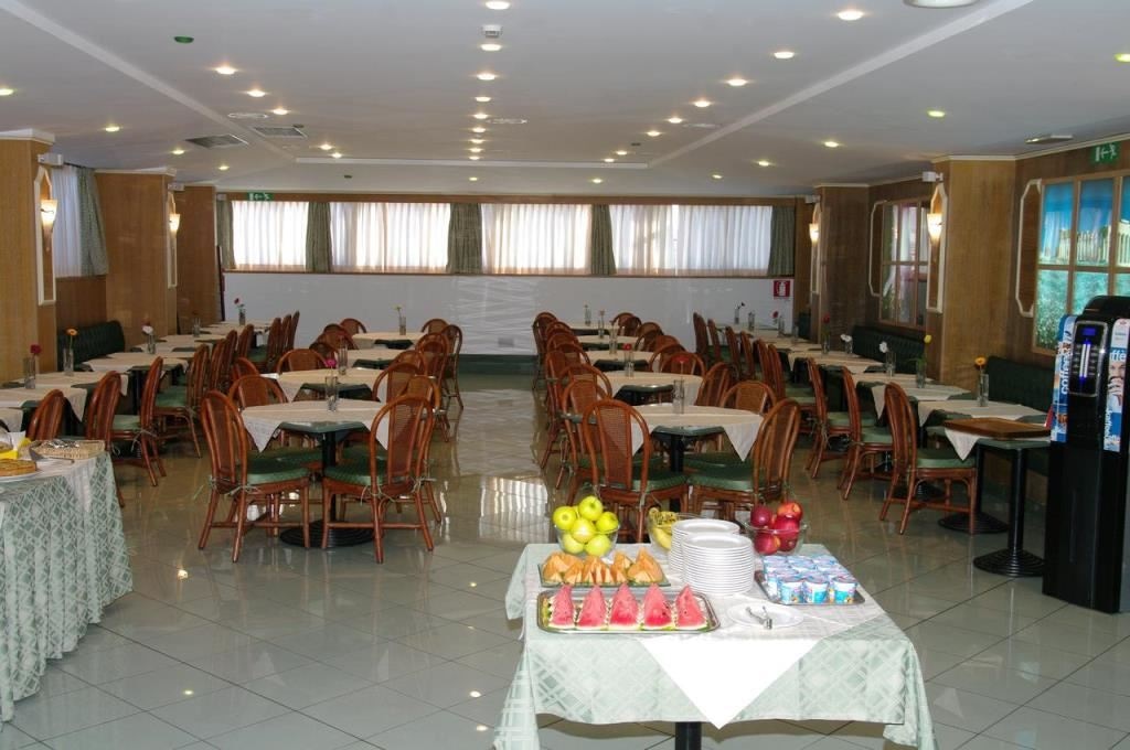 restaurants-restaurant