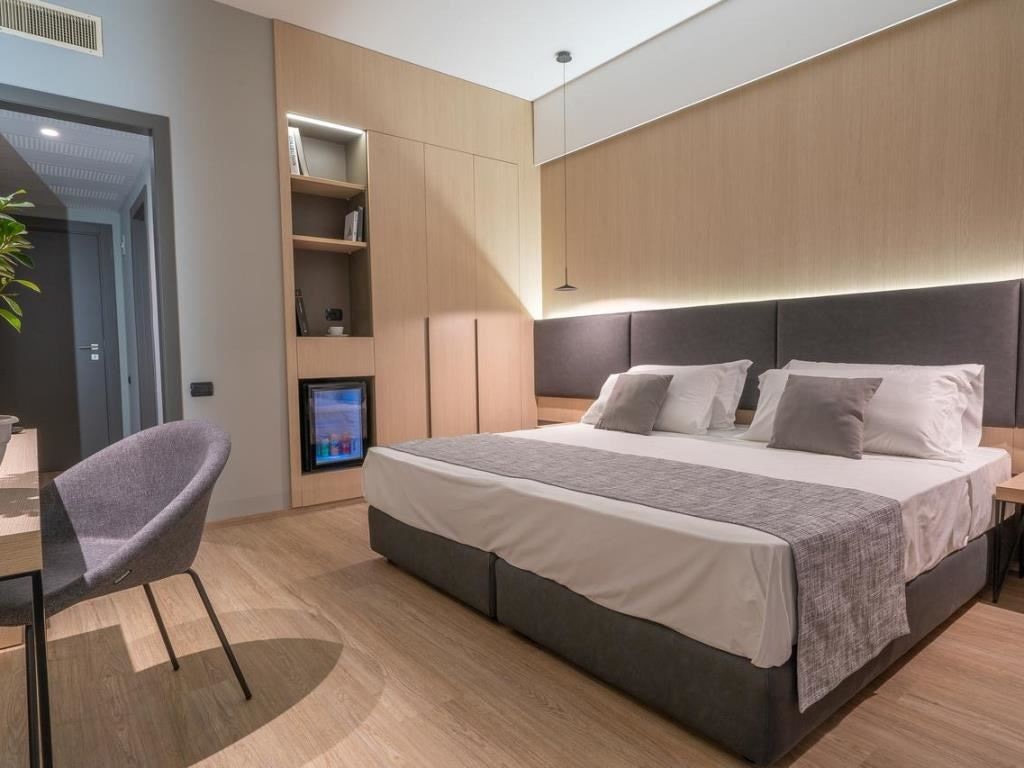 rooms-superior-room-sea-view-balcony