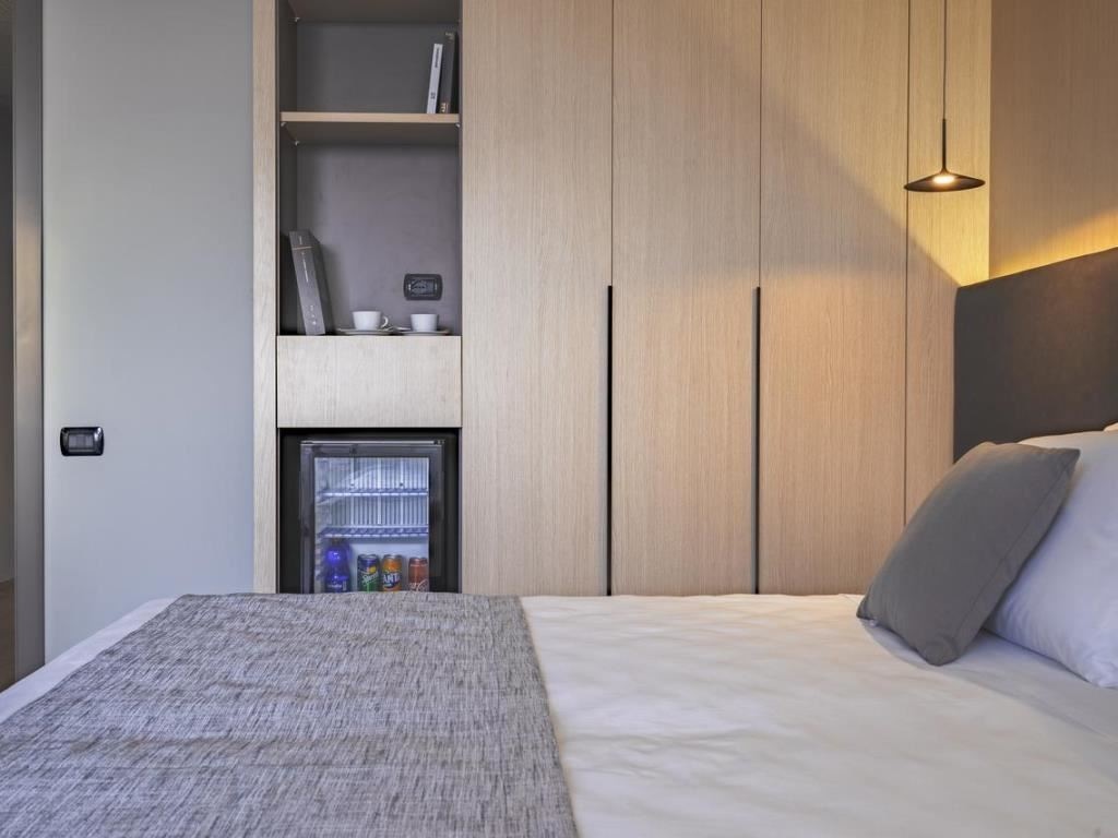 rooms-superior-room-sea-view-balcony