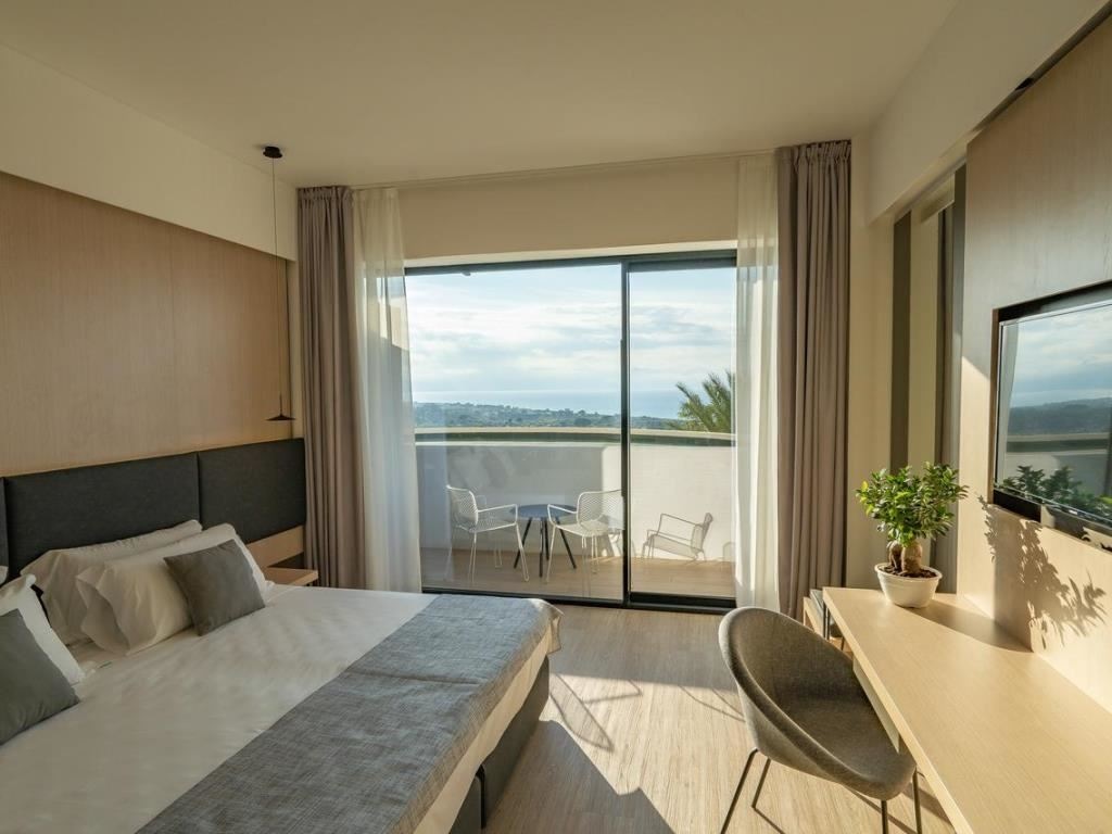 rooms-superior-room-sea-view-balcony