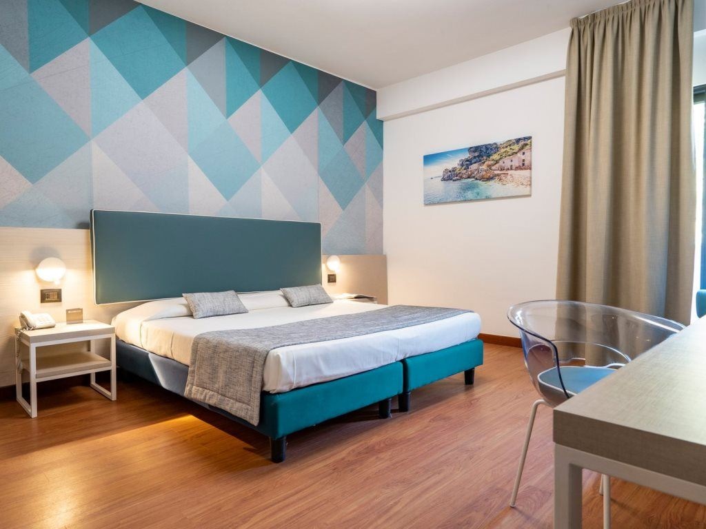 rooms-deluxe-room-sea-view-with-balcony-or-terrace