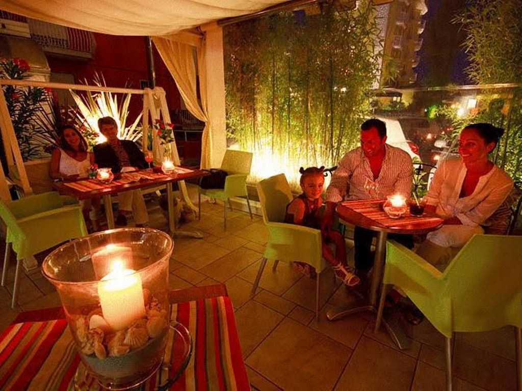 restaurants-restaurant