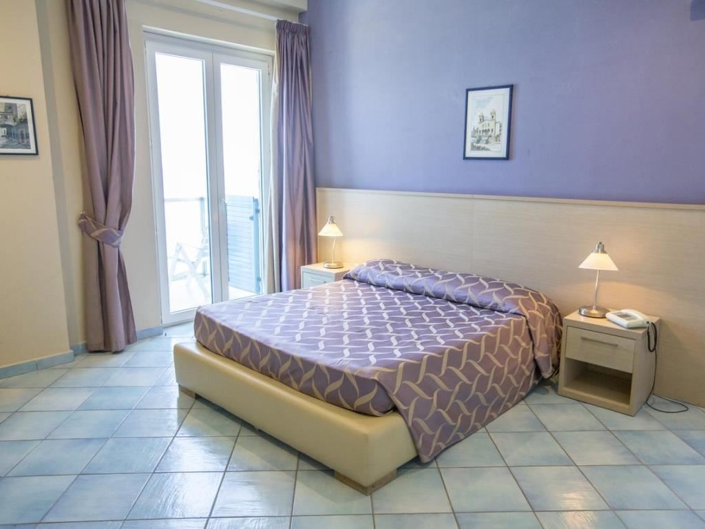 rooms-sea-view-room-with-balcony-or-terrace