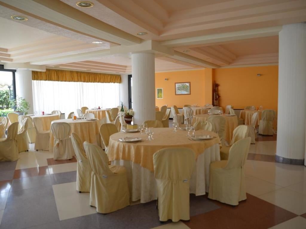 restaurants-restaurant