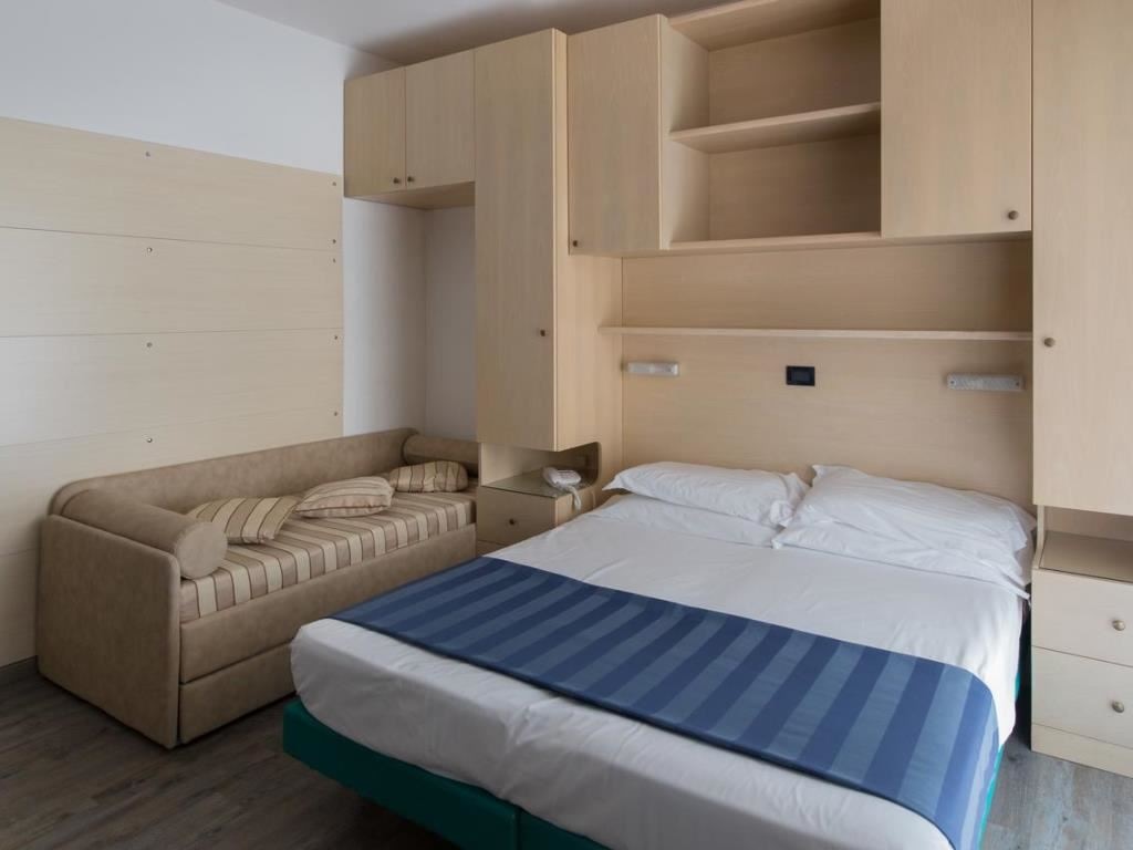 rooms-standard-room-balcony