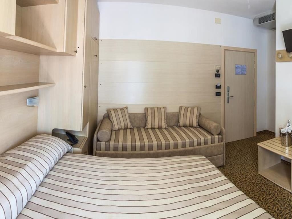 rooms-standard-room-balcony