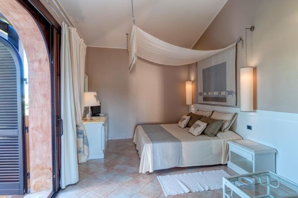 rooms-classic-standard-room-with-patio-or-terrace