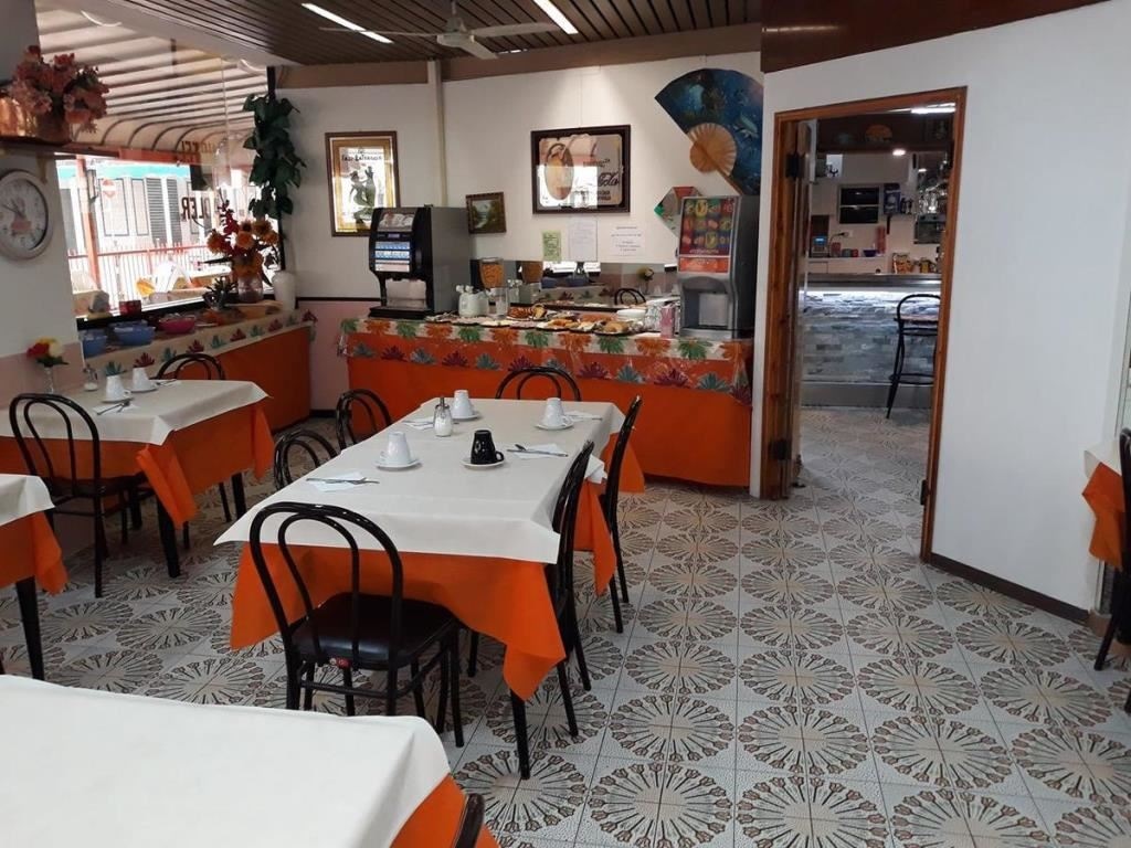 restaurants-restaurant