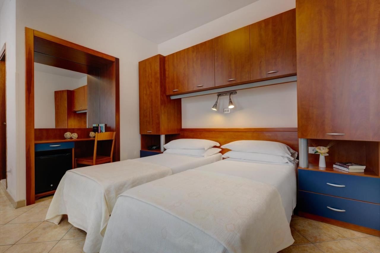 rooms-standard-room-balcony