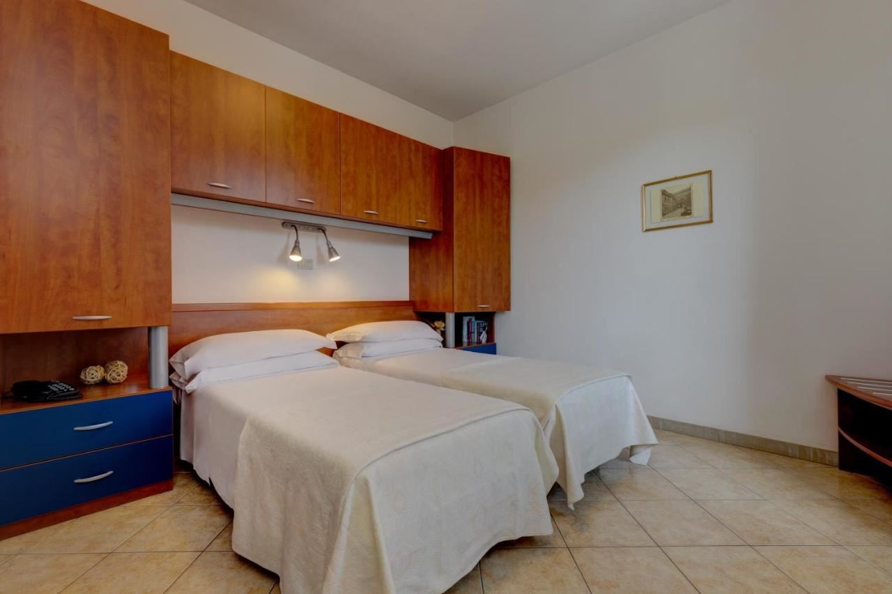 rooms-standard-room-balcony