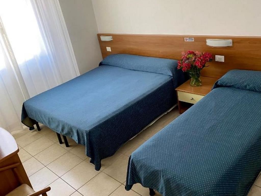 rooms-triple-room-no-balcony