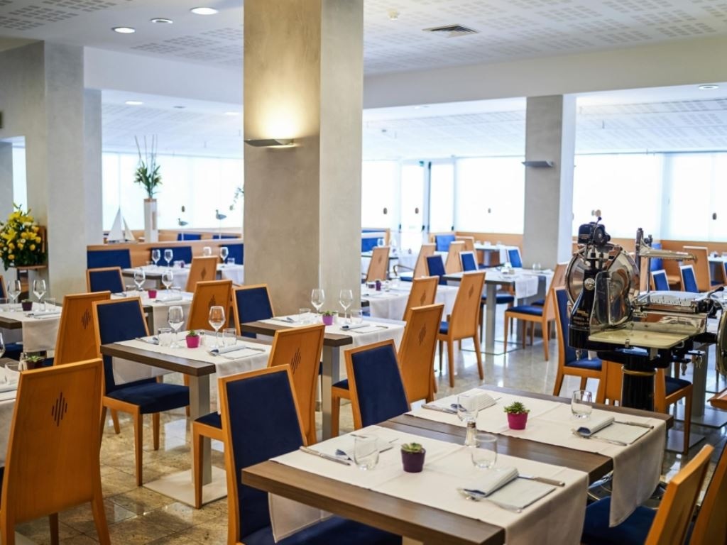 restaurants-restaurant