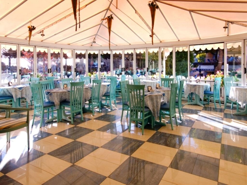 restaurants-restaurant