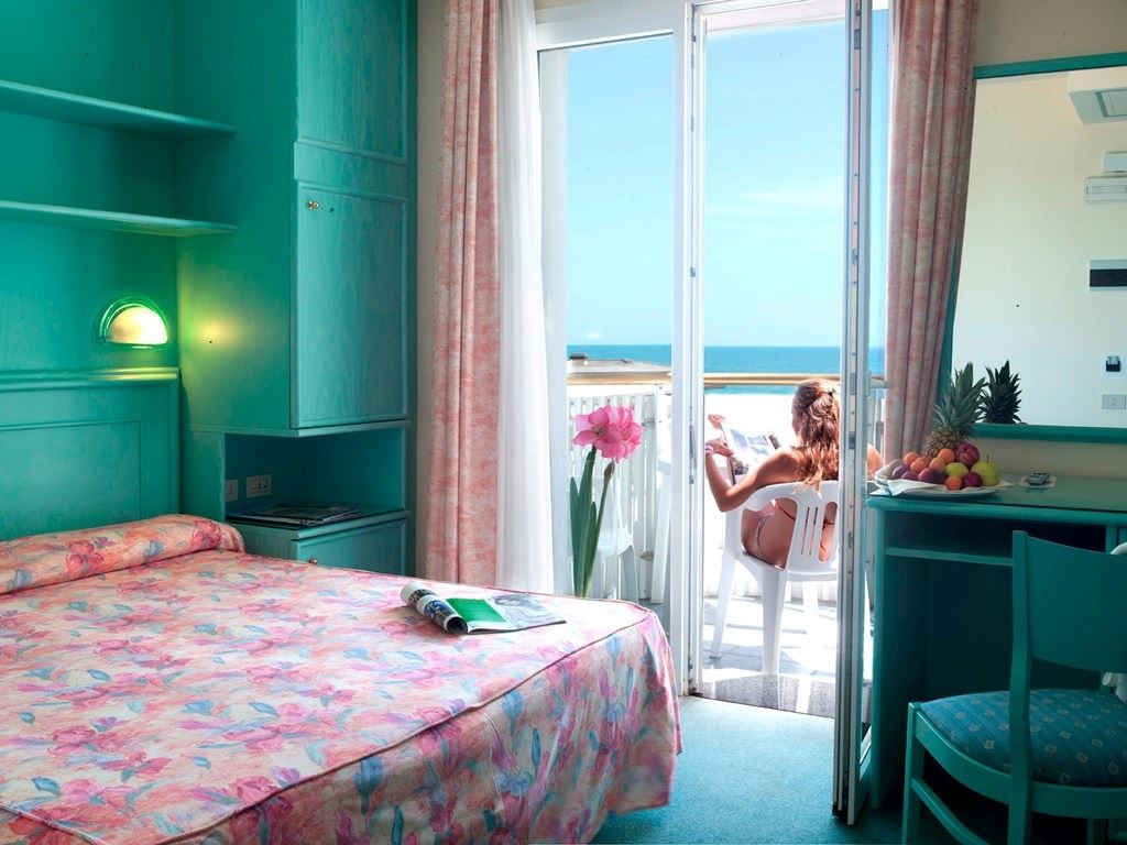 rooms-double-room-side-sea-view-with-balcony
