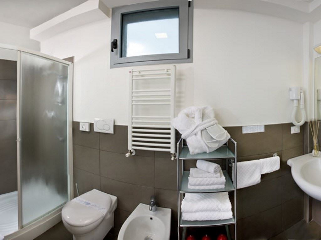 rooms-classic-room-with-balcony-double-single-use