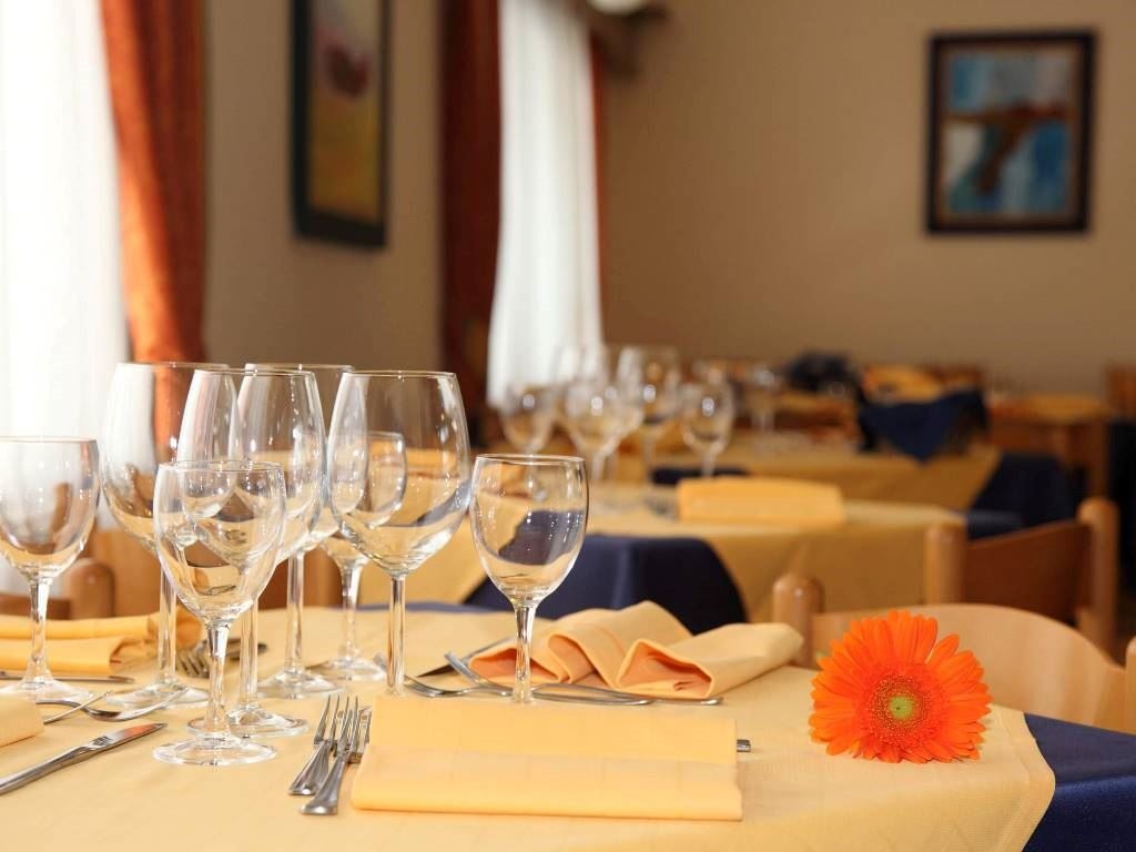 restaurants-restaurant